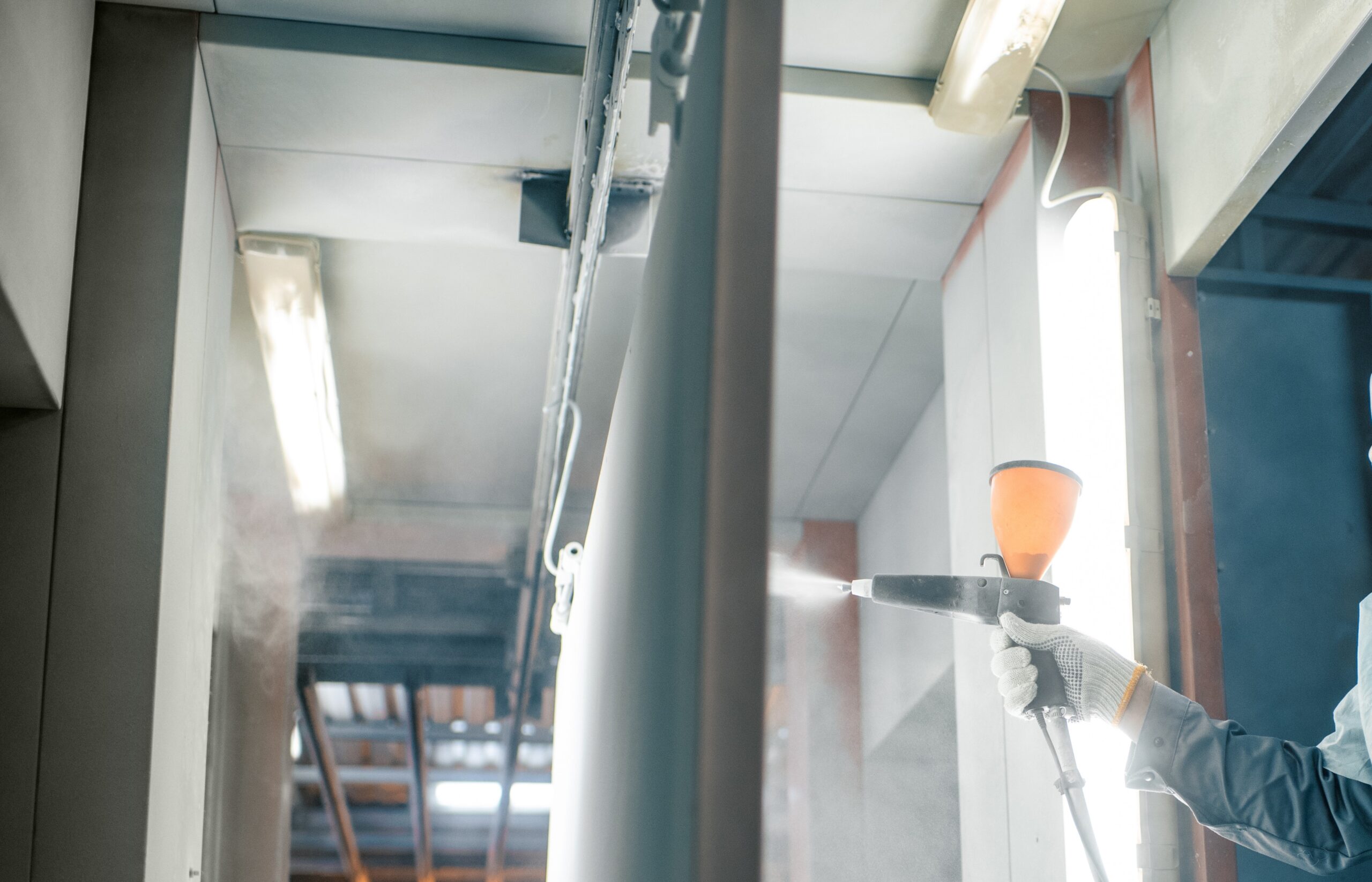 Powder coating process of metal products